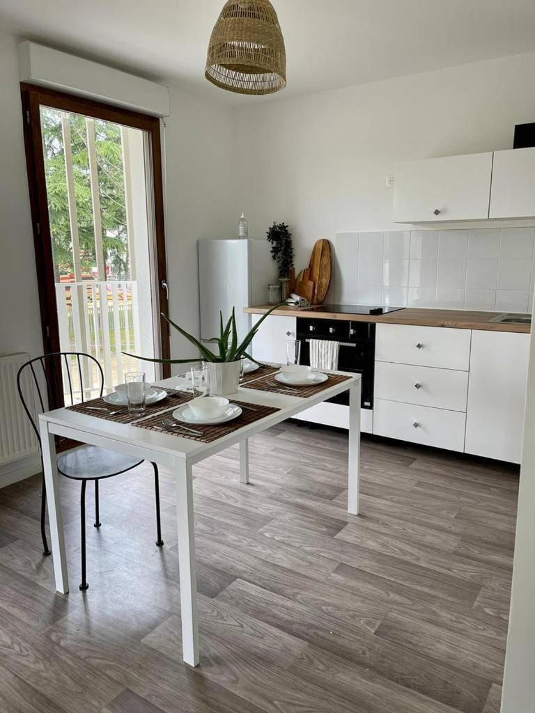 Allee Des Cedres Villepinte  Exteriör bild