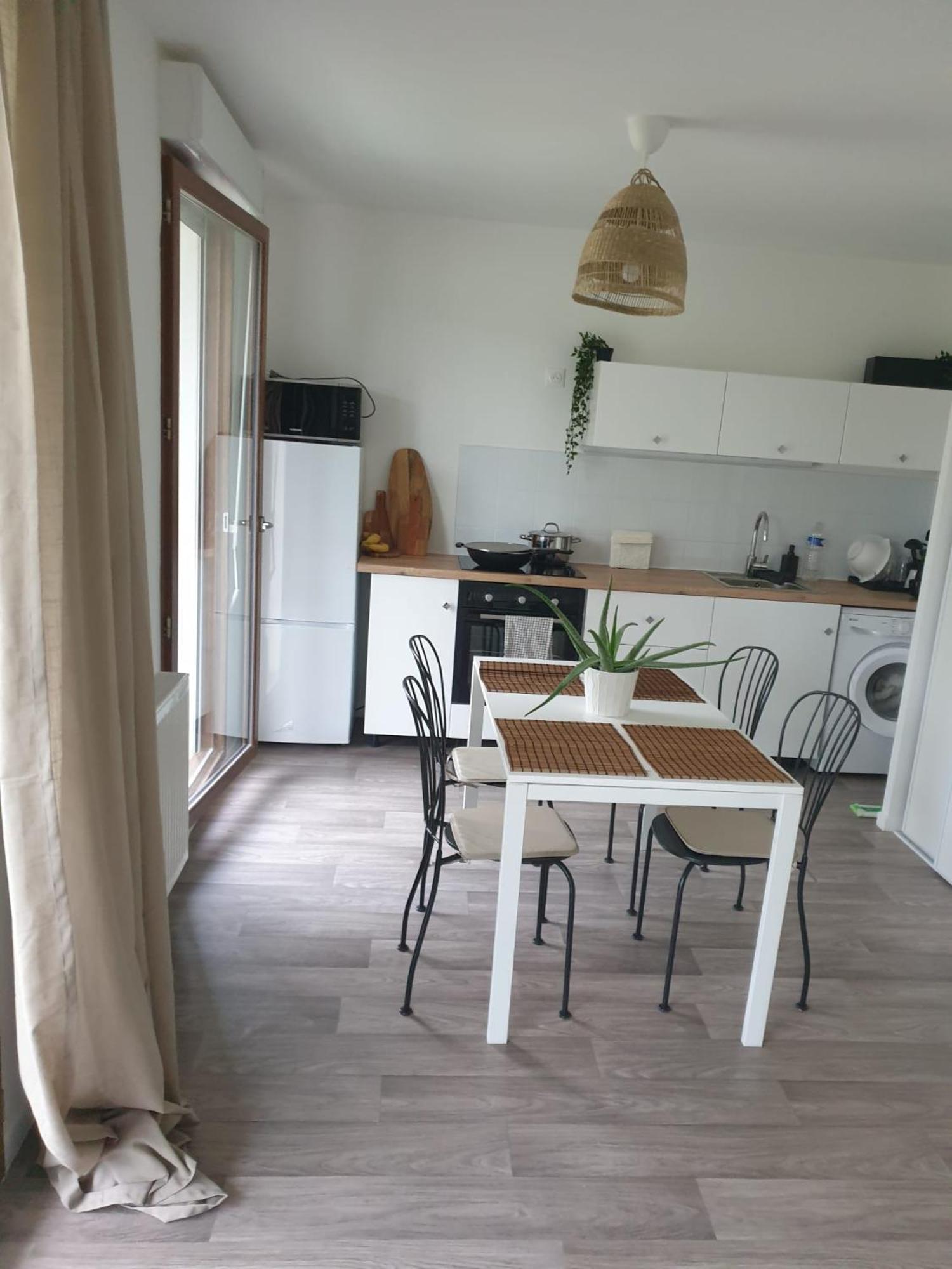 Allee Des Cedres Villepinte  Exteriör bild